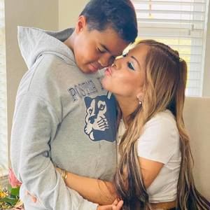 Meet your Posher, Lia